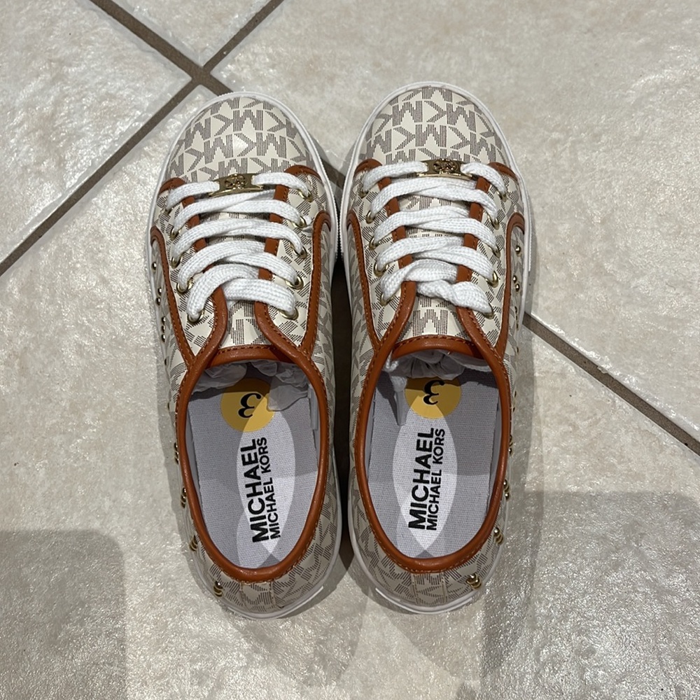 Michael Kors Sneakers - Picture 5 of 9